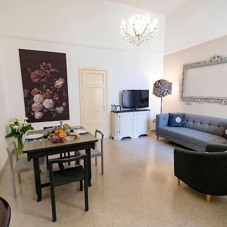 Mary'S House Apartment Lecce Bagian luar foto