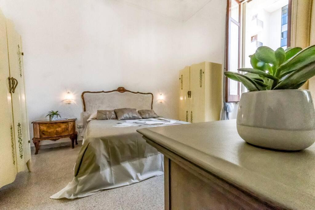 Mary'S House Apartment Lecce Bagian luar foto