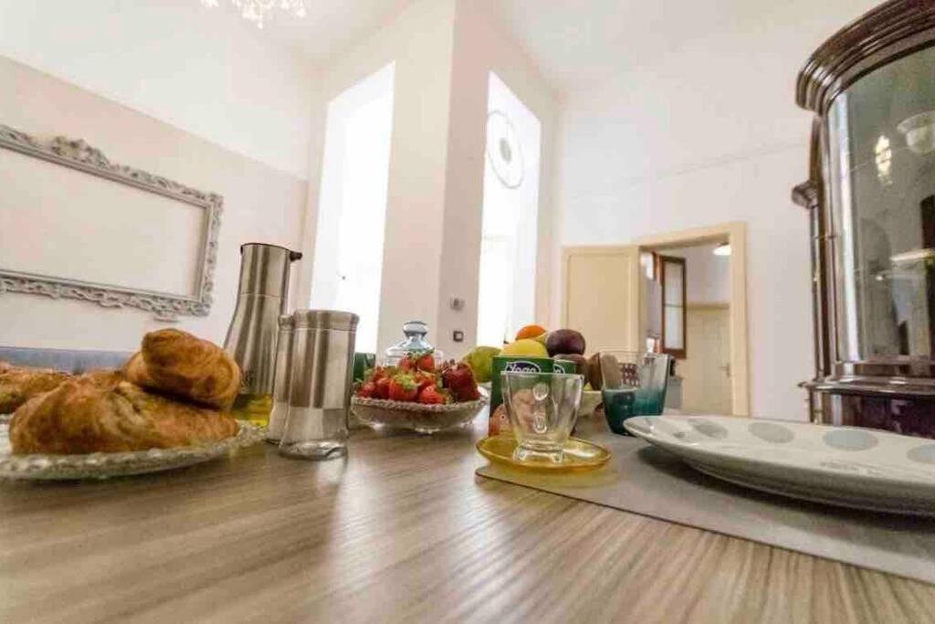 Mary'S House Apartment Lecce Bagian luar foto