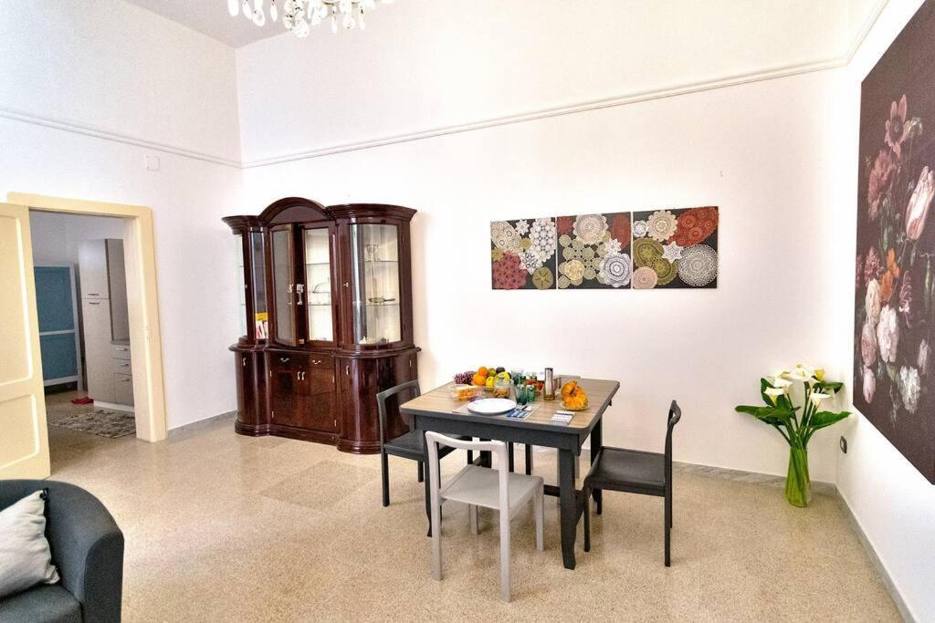 Mary'S House Apartment Lecce Bagian luar foto